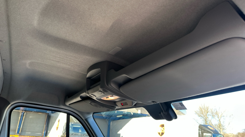 Renault Master Mwb Diesel Fwd MM35dCi 135 Business+ Medium Roof Van